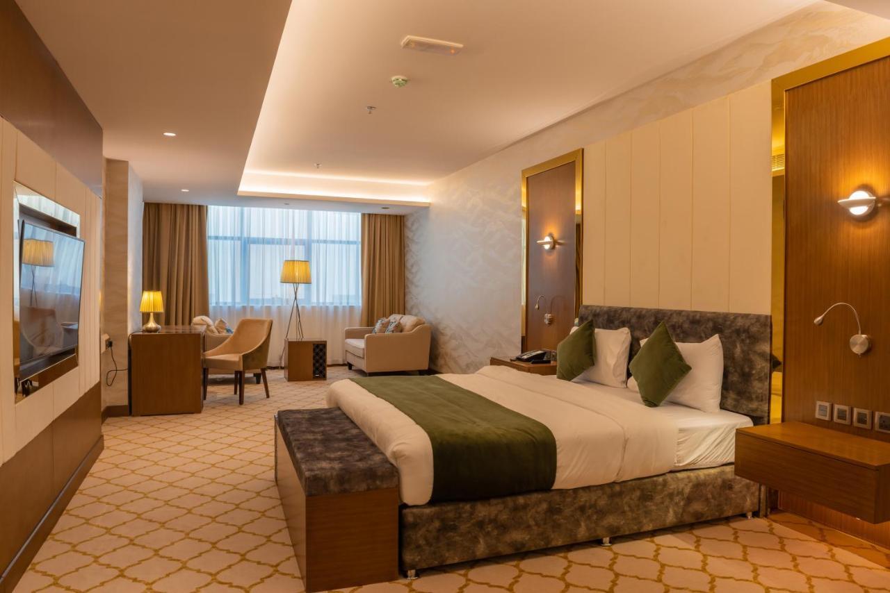 Royal Crown 3*